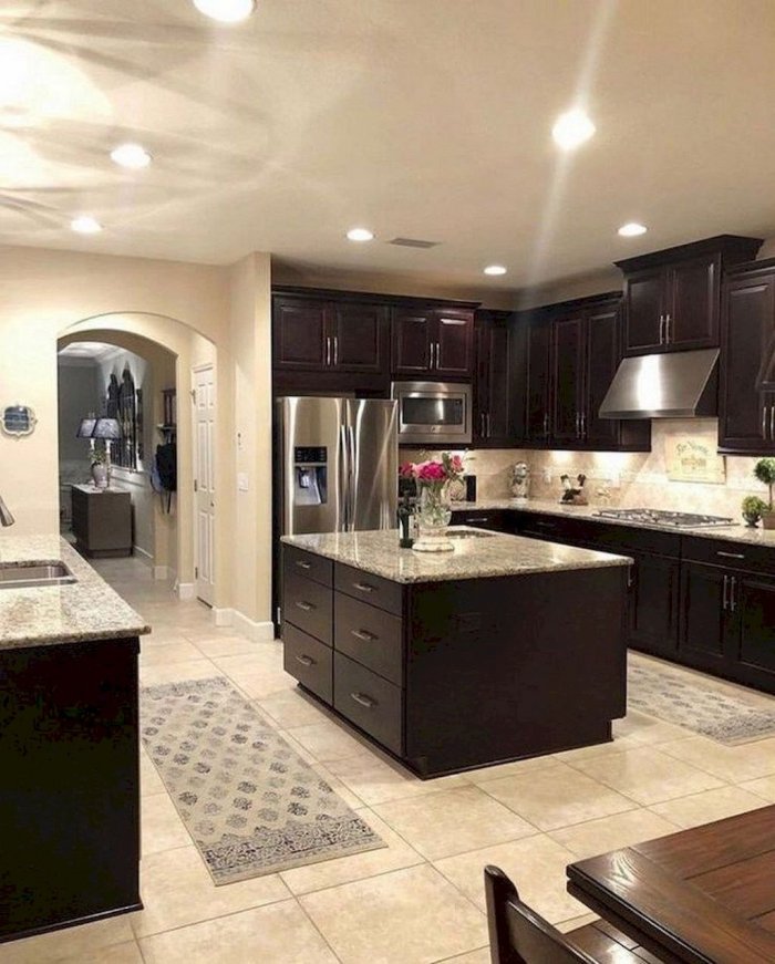 П-образная кухня совмещенная с гостиной