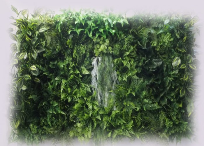 Джунгли из искусственных растений