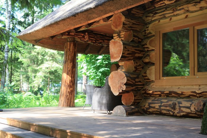 Дом из кедра ручной рубки