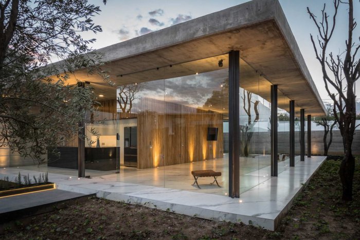 Современный стеклянный дом