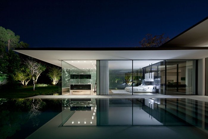 Дом с прозрачными стенами