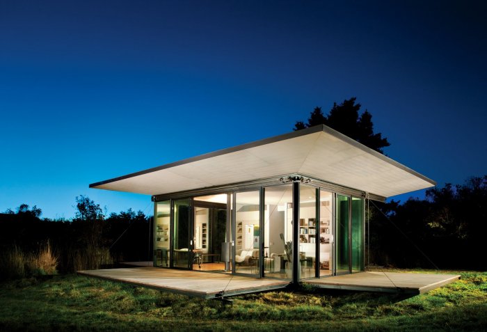 Одноэтажный дом стекло