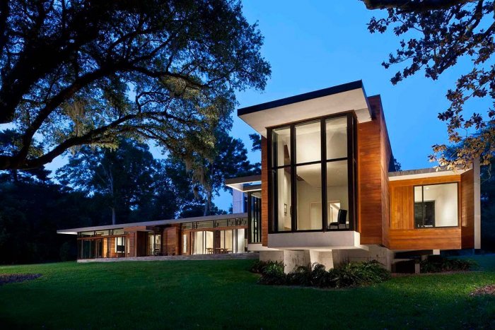 Современный стеклянный дом