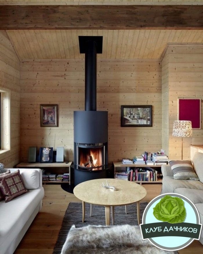 Камин в дачном домике