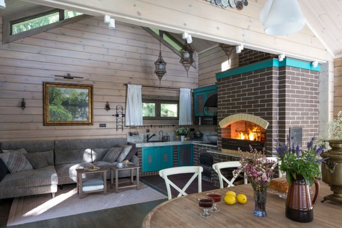 Интерьер кухни-гостиной на даче