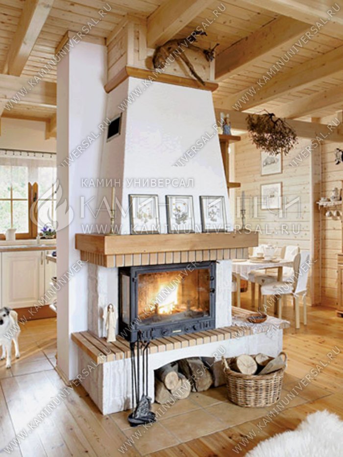 Кухня с камином в деревенском стиле