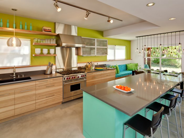 Яркий интерьер кухни