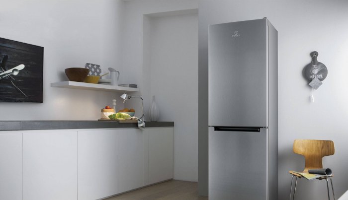 Холодильник Indesit DF 5200