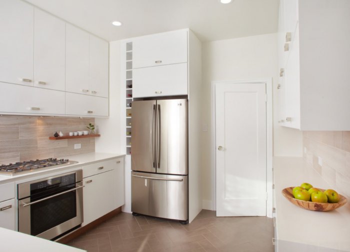 Холодильник на ножках