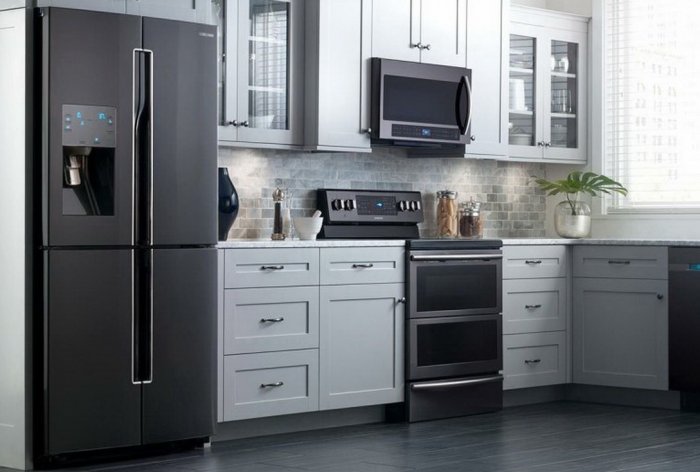 Кухня под серый холодильник