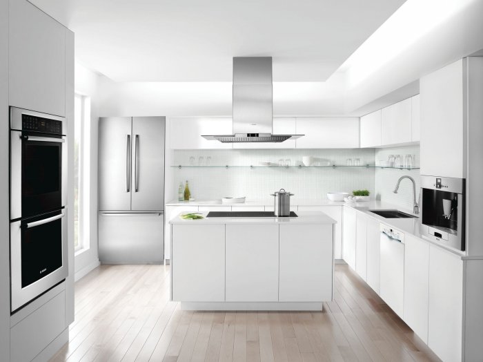 Большая современная кухня