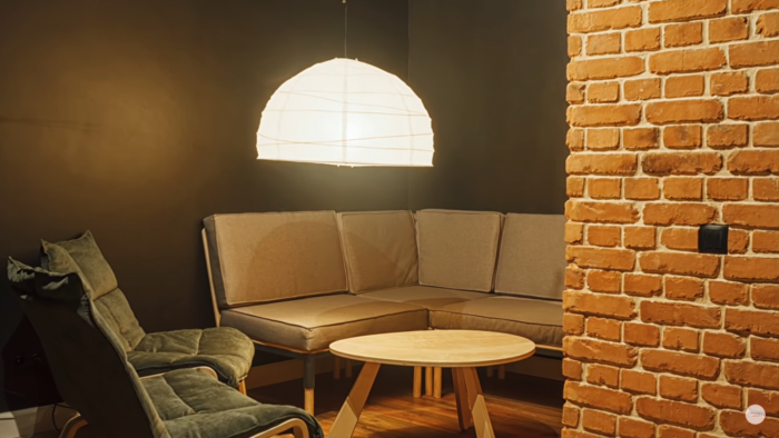 Подсветка кирпича в интерьере