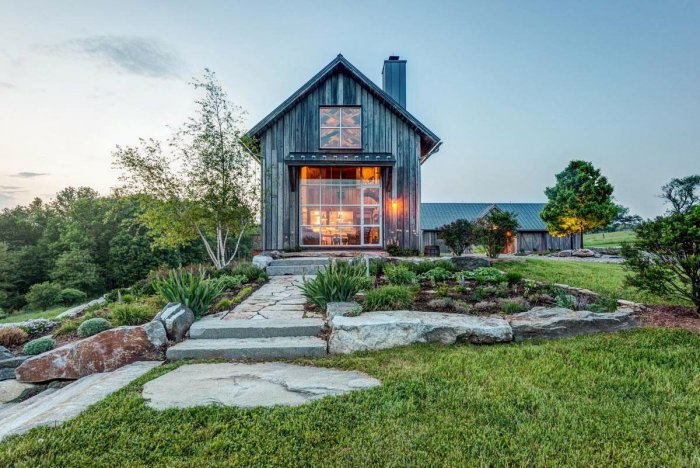 Дом в деревне красивый современный