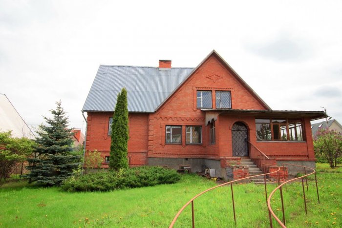 Деревенские кирпичные дома