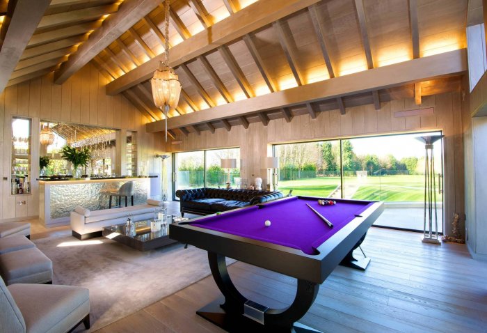 Бильярд в загородном доме