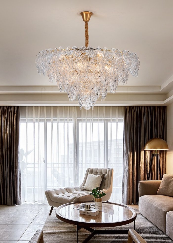 Красивая люстра в гостиную