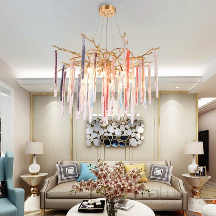 Люстра с цветными подвесками