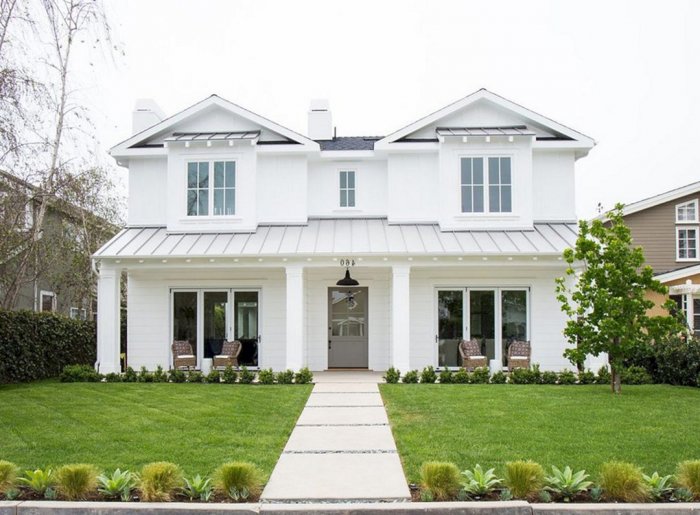 Бедный двухэтажный дом