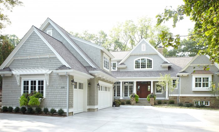 Дом серого цвета