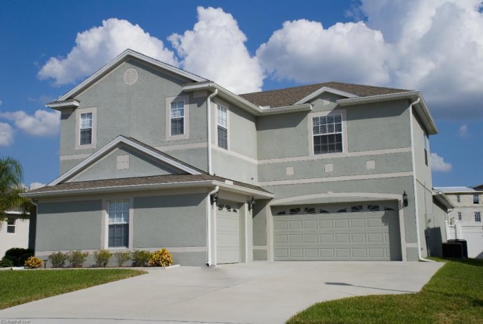 Здания серого цвета