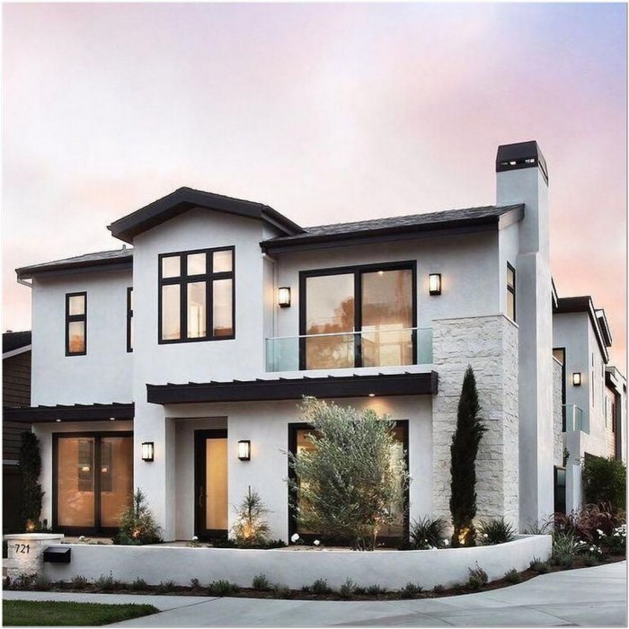 Белый фасад двухэтажный дом