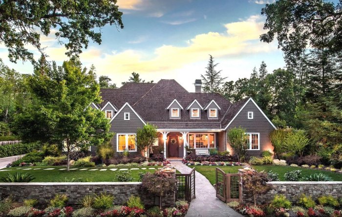 Красивый уютный дом