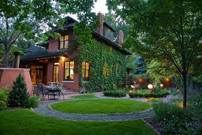 Дом с ландшафтом