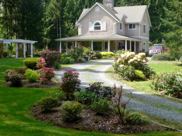 Американский дом с лужайкой