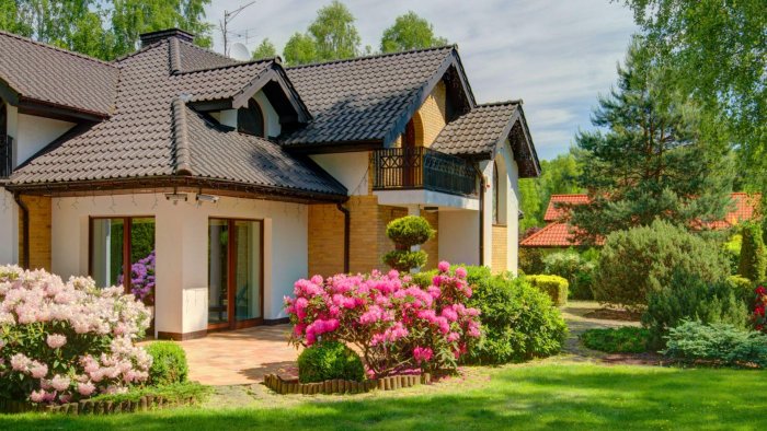 Коттедж с садом