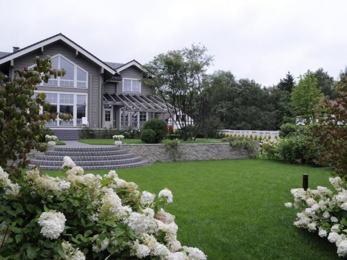 Красивый дом с участком