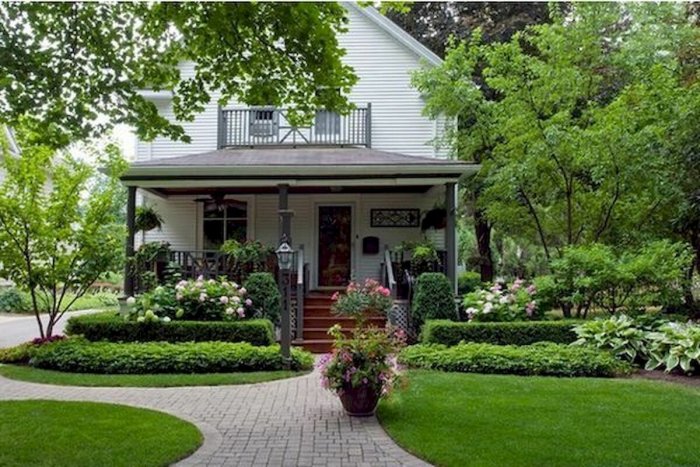 Загородный дом с садом