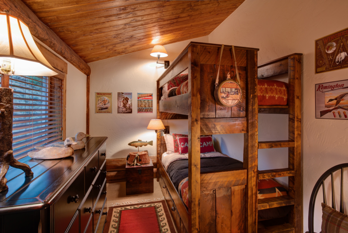 Отель Brush Creek Ranch