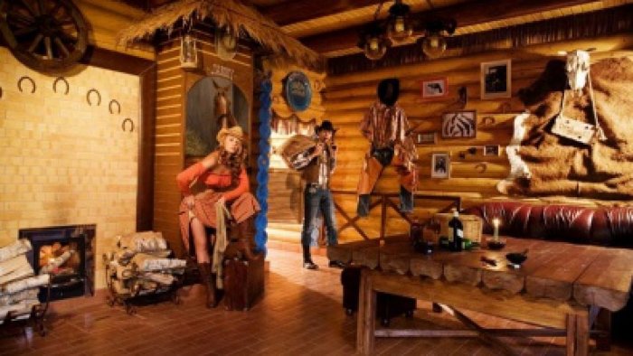 Комната в стиле салуна дикий Запад