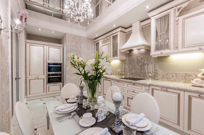 Кухня в элитном стиле в светлых тонах