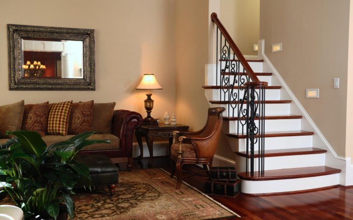 Лестница в гостиной в частном доме