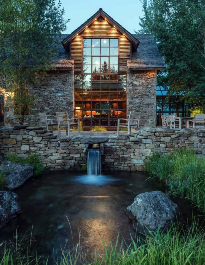 Красивый каменный дом