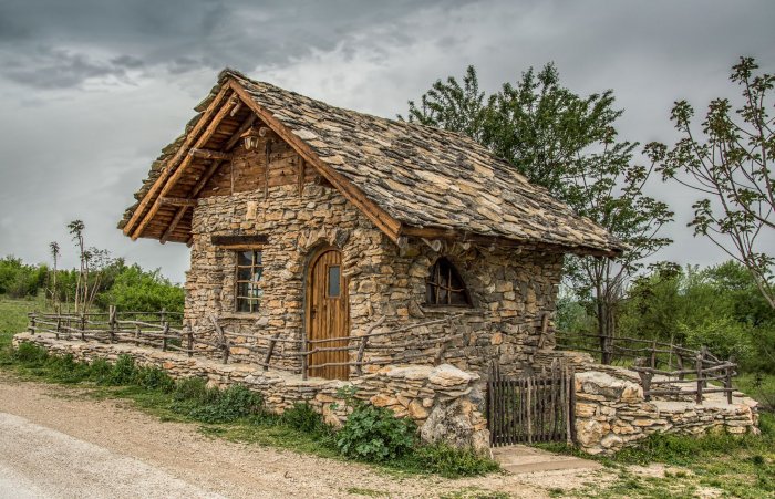 Каменная Хижина