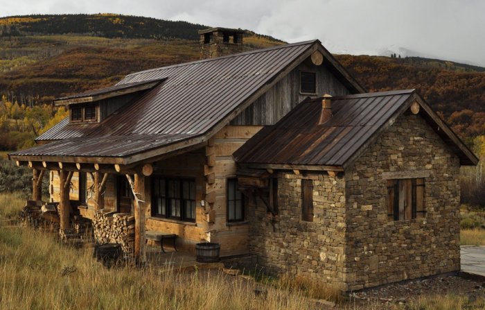 Старый каменный дом