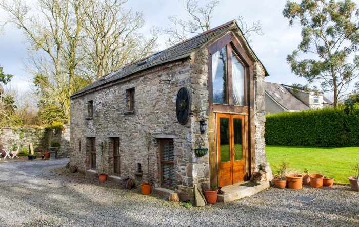 Маленький дом-сарай Barn House