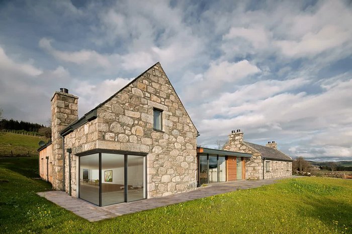 Современный каменный дом