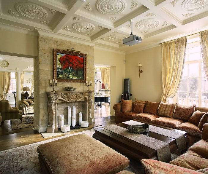 Гостиная в загородном доме в классическом стиле