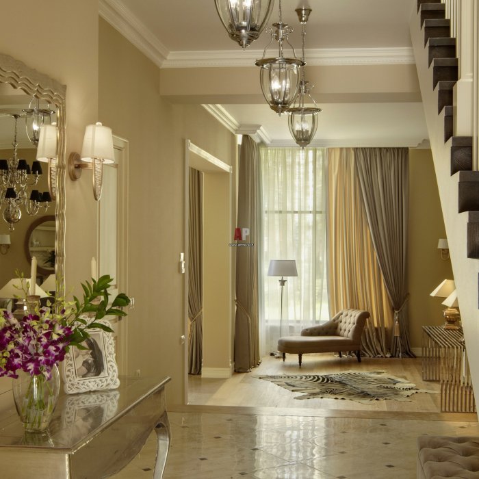 Прихожая и Холл в загородном доме в стиле Неоклассика