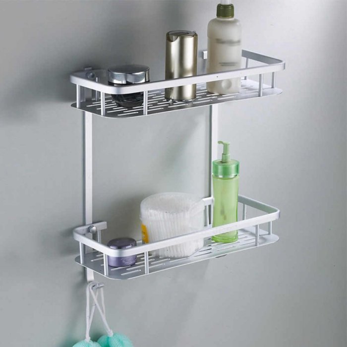 Металлические полки в ванную
