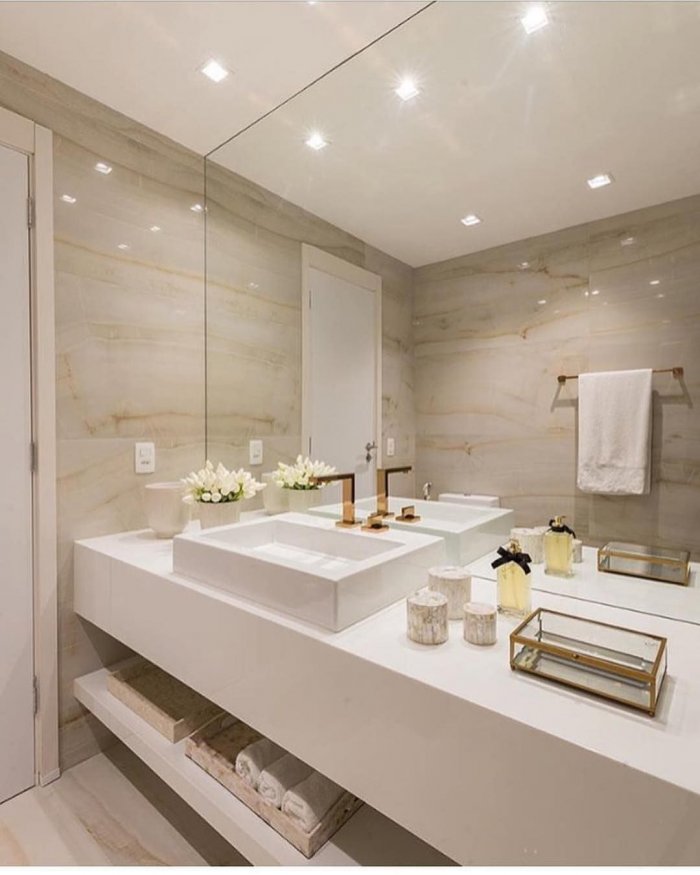 Ванна в современном стиле в светлых тонах