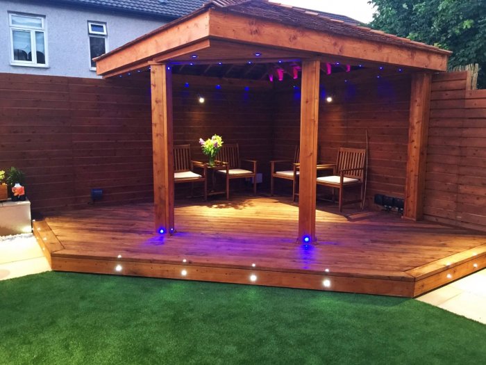 Беседка с угловым входом