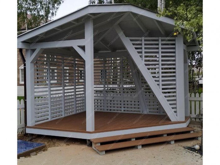 Угловая беседка на даче