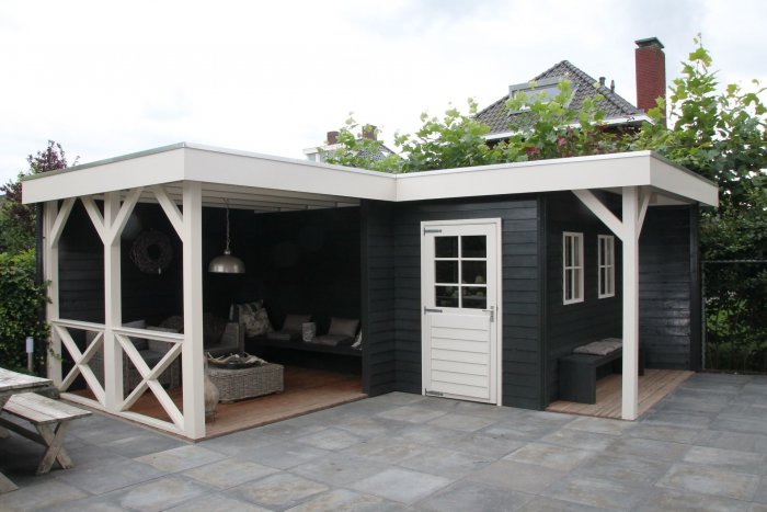 Угловой сарай с навесом