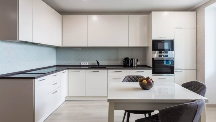 Кухня до потолка угловая