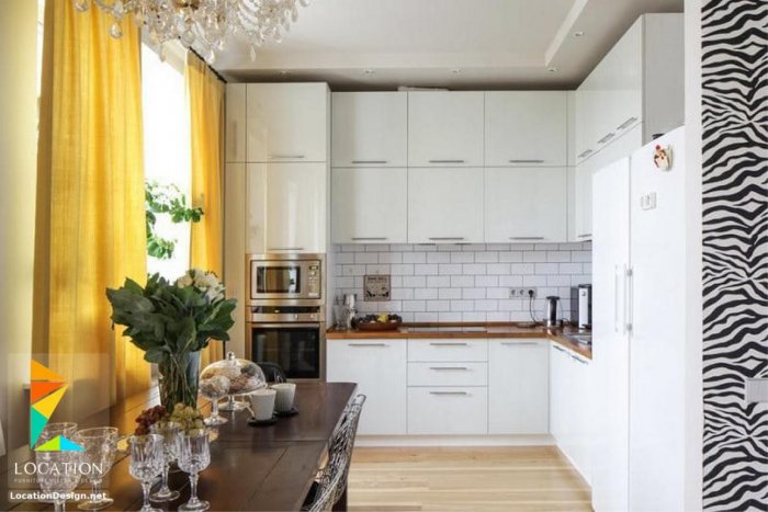 Шторы на белой кухне в интерьере