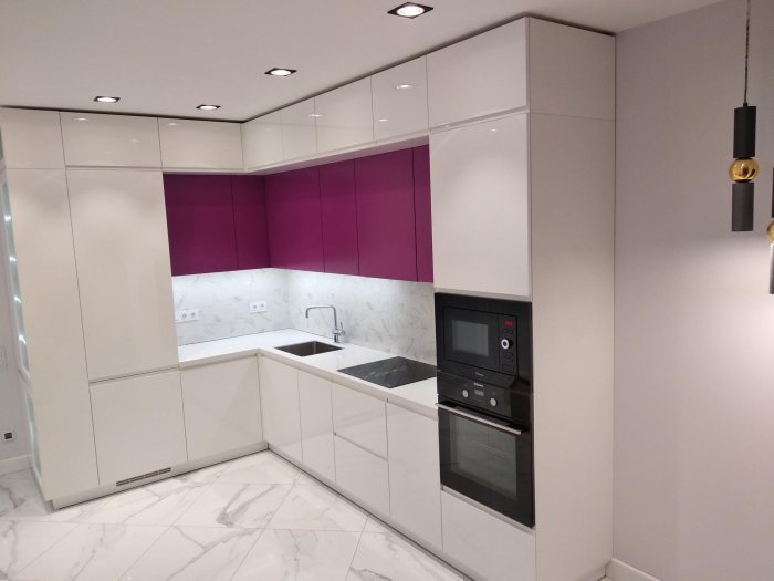 Кухня до потолка угловая